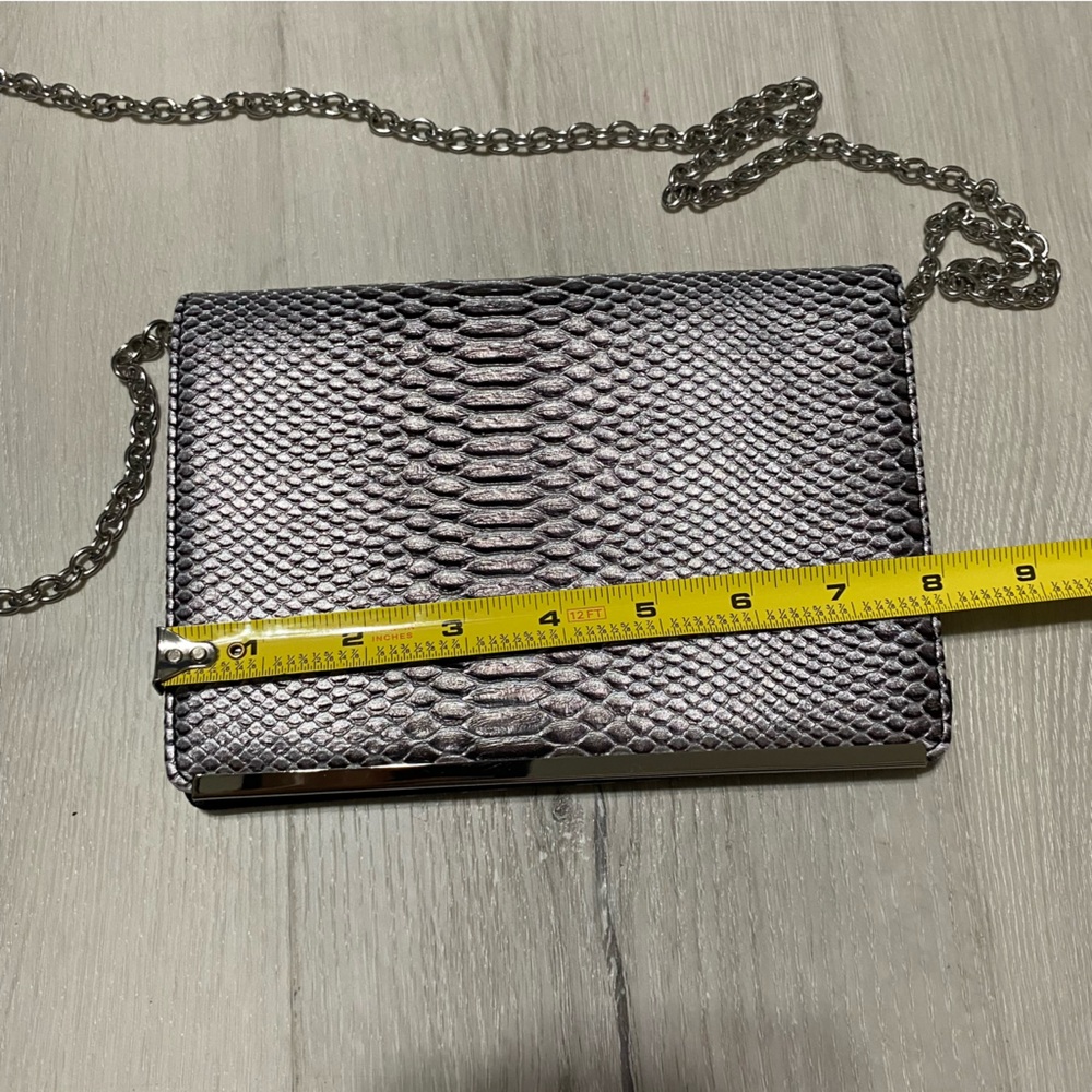 Nine West Snake Skin Clutch with Crossbody Chain Strap‎ - Picture 4 of 12
